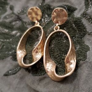 Twist Gold drop earrings 💛 NEW